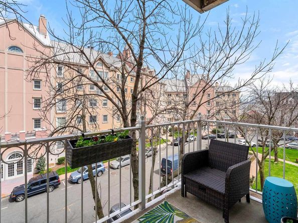 101 Shearwater Ct East 34, Jersey City NJ 07305