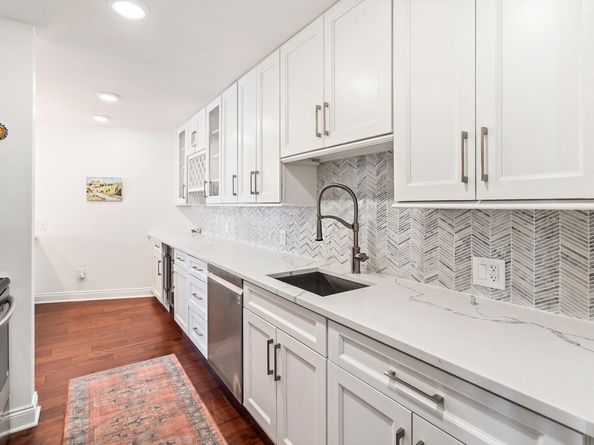 101 Shearwater Ct East 34, Jersey City NJ 07305