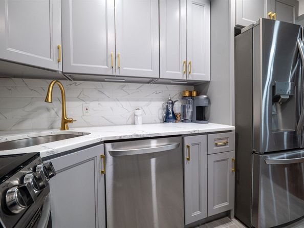 327 71st St 1E, Guttenberg NJ 07093