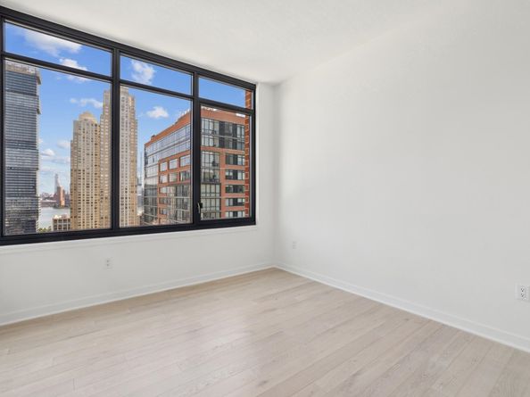 155 Bay St 2303, Jersey City NJ 07302