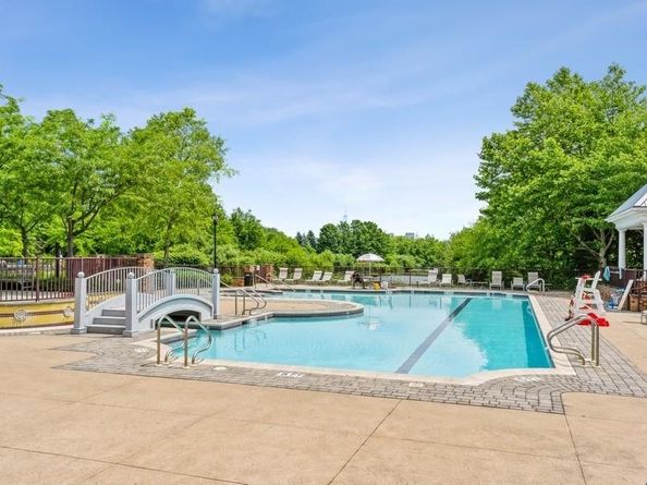 201 Shearwater Ct West 32, Jersey City NJ 07305