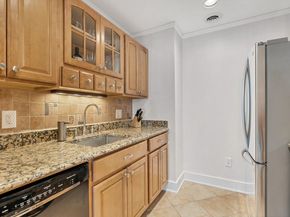201 Shearwater Ct West 32, Jersey City NJ 07305