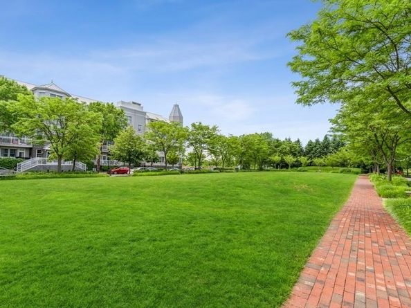 201 Shearwater Ct West 32, Jersey City NJ 07305