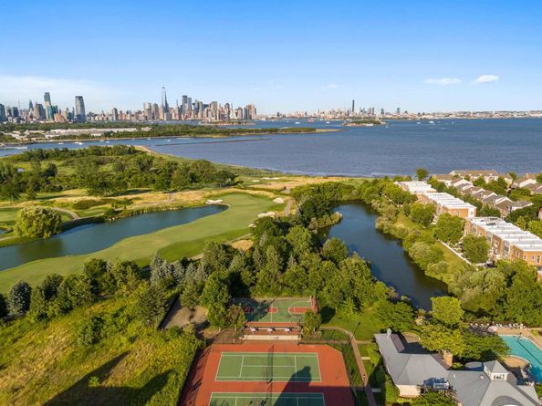 201 Shearwater Ct West 32, Jersey City NJ 07305