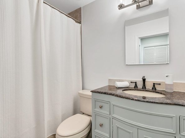201 Shearwater Ct West 32, Jersey City NJ 07305