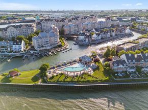 201 Shearwater Ct West 32, Jersey City NJ 07305