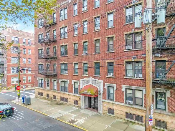 301 79th St E4, North Bergen NJ 07047