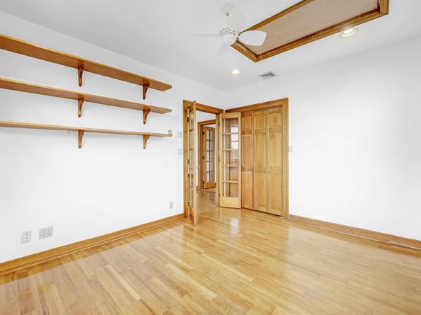 301 79th St E4, North Bergen NJ 07047
