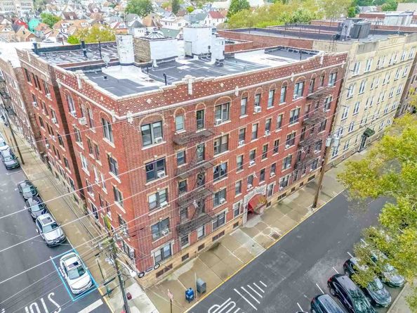 301 79th St E4, North Bergen NJ 07047