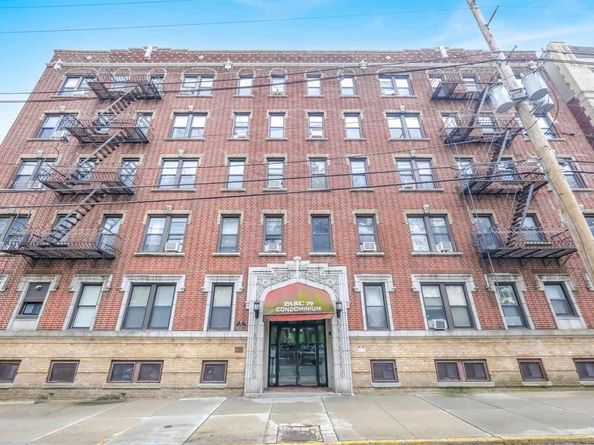 301 79th St E4, North Bergen NJ 07047