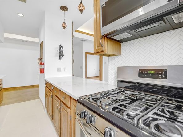 301 79th St E4, North Bergen NJ 07047