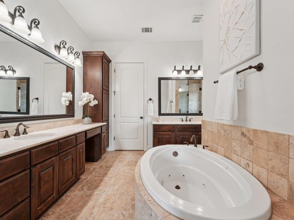 1104 Squaw VLY, Leander TX 78641