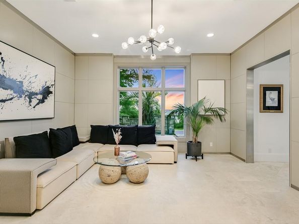 8300 Chalk Knoll DR, Austin TX 78735