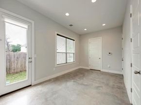 2512 Wheless LN 7, Austin TX 78723