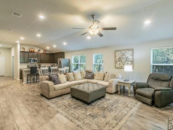4202 Glendale LN