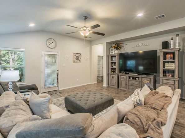 4202 Glendale LN, Lago Vista TX 78645