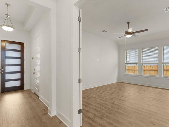 105 Arcilla PASS, Liberty Hill TX 78642