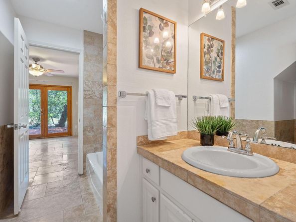 6706 Fort Davis CV B, Austin TX 78731