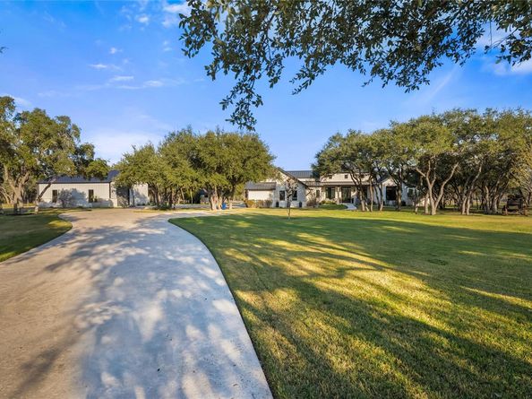 945 Rivercliff DR, Spicewood TX 78669