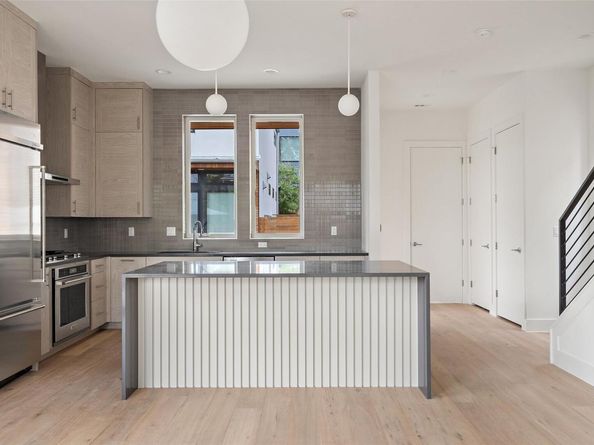 900 S 2nd ST 18, Austin TX 78704