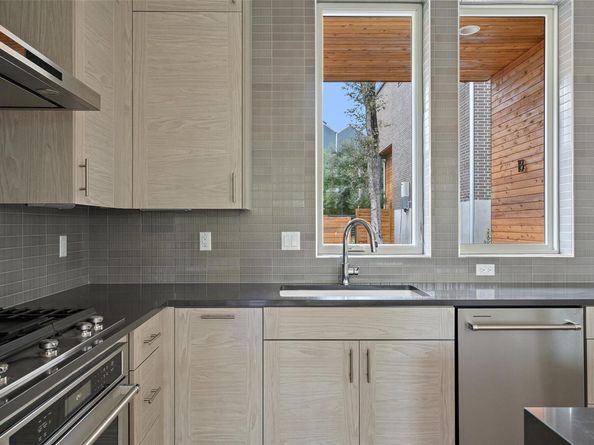 900 S 2nd ST 18, Austin TX 78704