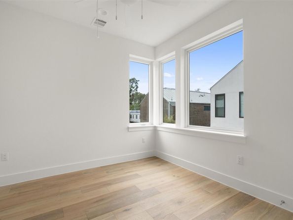 900 S 2nd ST 18, Austin TX 78704