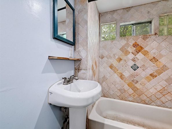 1181 Ridgeway DR, Austin TX 78702