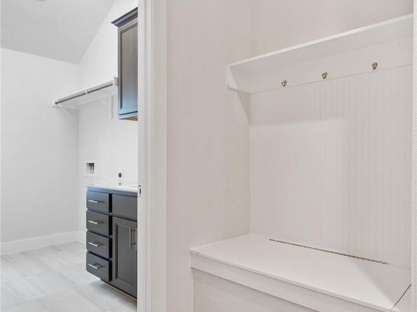 422 Sitlington LN, Austin TX 78738