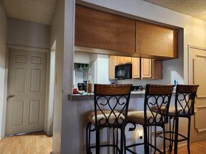806 W 24th ST 202, Austin TX 78705