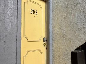 806 W 24th ST 202, Austin TX 78705