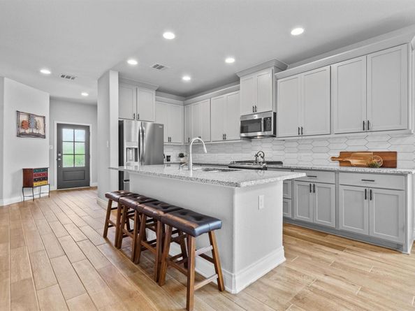 120 Freeman Loop LOOP, Liberty Hill TX 78642