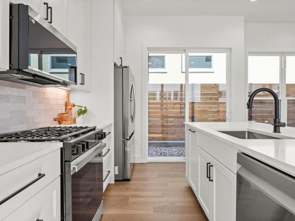 1407 Cedar Ave 2, Austin TX 78702