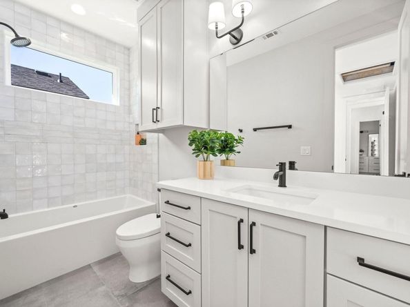 1407 Cedar Ave 2, Austin TX 78702