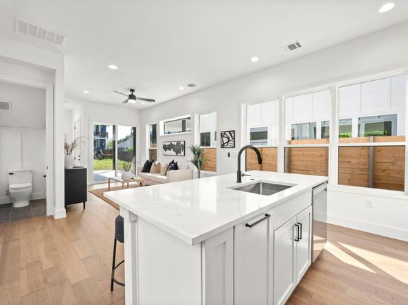 1407 Cedar Ave 2, Austin TX 78702