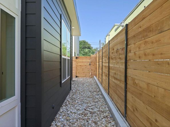 1407 Cedar Ave 2, Austin TX 78702
