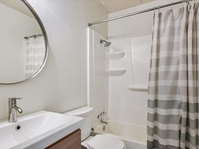 2425 Ashdale DR 32, Austin TX 78757