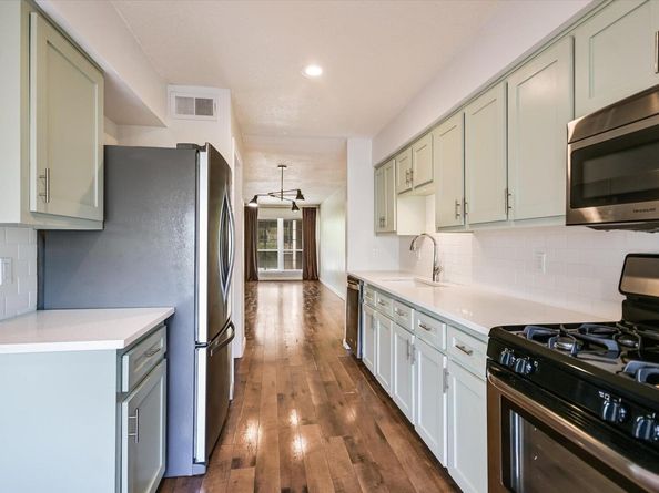 2425 Ashdale DR 32, Austin TX 78757
