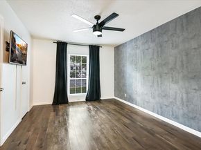 2425 Ashdale DR 32, Austin TX 78757