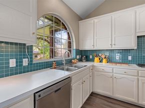 527 Oak Park DR, Round Rock TX 78681