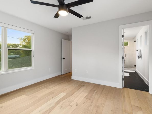 909 Philco DR 2, Austin TX 78745
