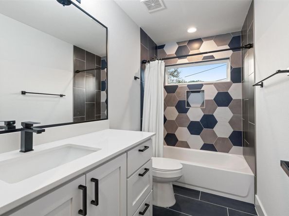 909 Philco DR 2, Austin TX 78745
