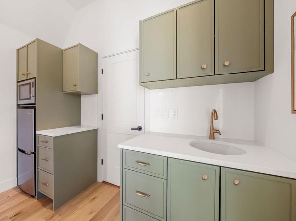 1802 Overhills DR A, Austin TX 78721