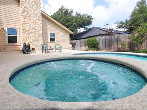 10901 Country Knoll KNLS, Austin TX 78750