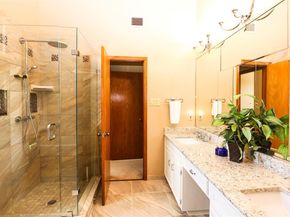 10901 Country Knoll KNLS, Austin TX 78750