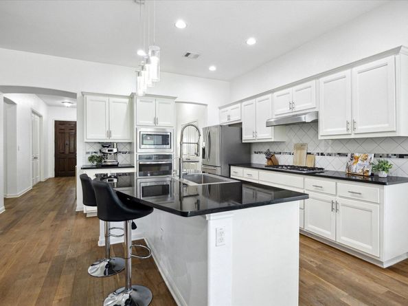 2216 Lookout Knoll DR, Leander TX 78641