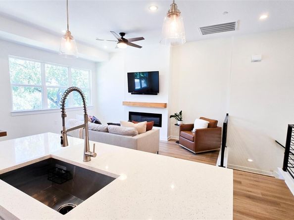 12001 Vista Parke DR 102, Austin TX 78726