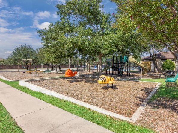 1812 Paseo Verde DR, Leander TX 78641