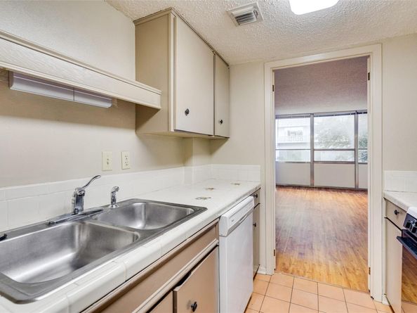 1800 Lavaca ST A214, Austin TX 78701