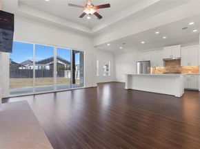 819 Great Lawn BND, Liberty Hill TX 78642