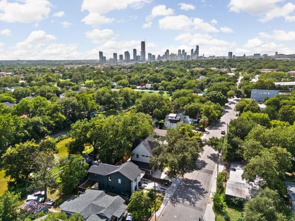 2917 Lyons RD 1, Austin TX 78702